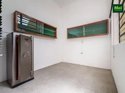 Deposito de 130 m en Chacarita a metros de Avda. Fco Lacroze