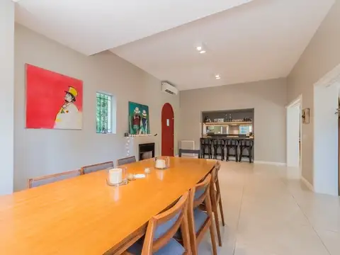 Casa en Alquiler con 1 cochera