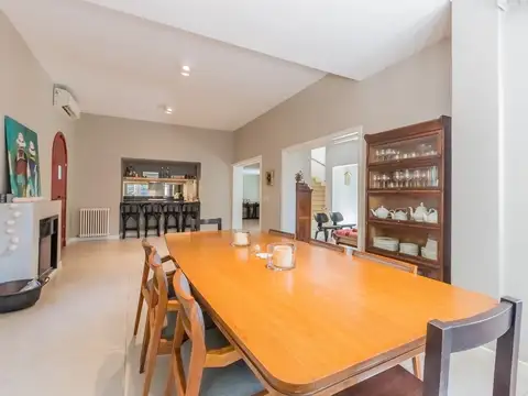 Casa 6 ambientes con 4 baños