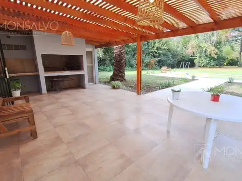 CASA QUINTA 2 AMBIENTES CON PERGOLA Y PISCINA