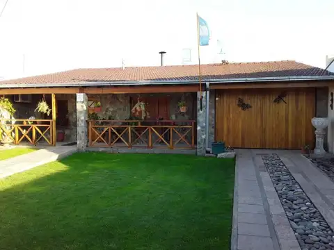 Casa en venta - 2 Dormitorios 2 Baño - 320mts2 - Tandil