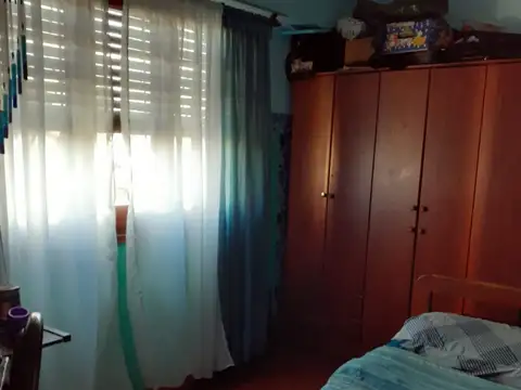 CASA PH EN 2 PLANTAS AL FRENTE RAMOS MEJIA