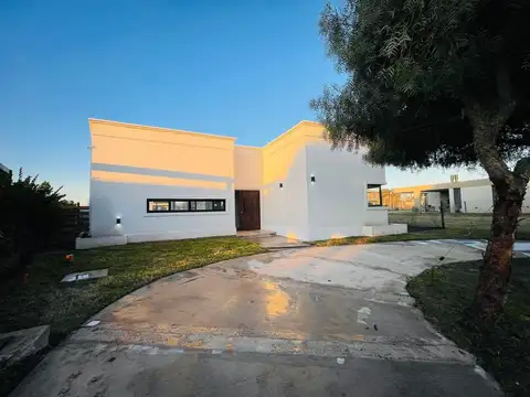 Casa en Venta en Pilar del Este - San Ramiro, USD 180.000