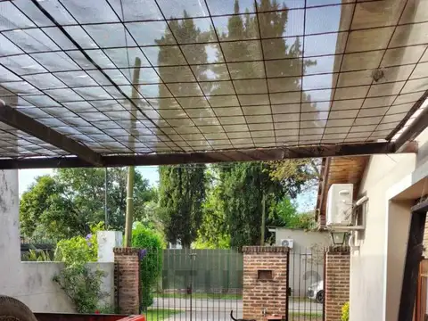 Casa en Venta con 3 cocheras