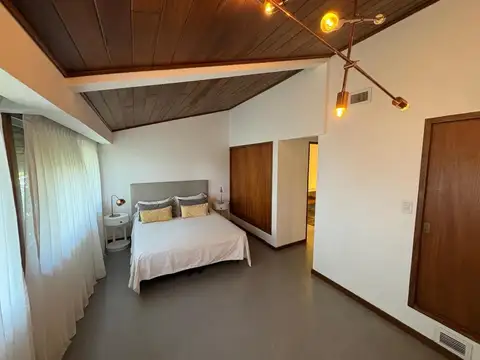 Casa en Alquiler Temporal con 3 cocheras