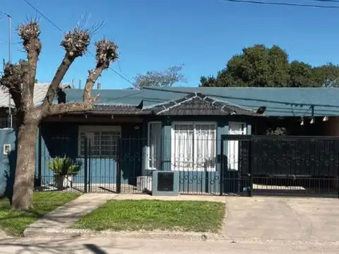 Casa en venta . 2 Dormitorios 1 Baño - Capitán Sarmiento