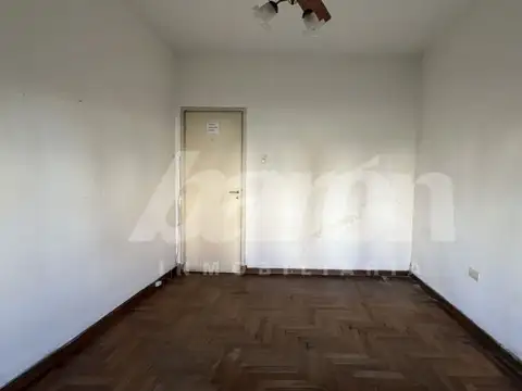 Casa 6 ambientes con 1 baño