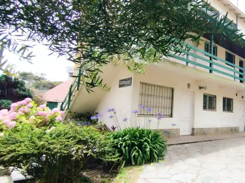 Paseo 144 100, Piso 1