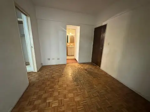 Departamento con 2 patios y cocina separada, excelente ubicación