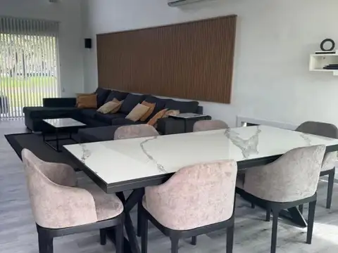 Casa en Venta con 5 cocheras