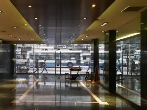 EXCELENTE EDIFICIO DE OFICINAS - ALQUILER