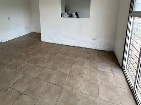 LOCAL CON OFICINA + DEPOSITO. 80 M2 TOTAL, ESQUINA