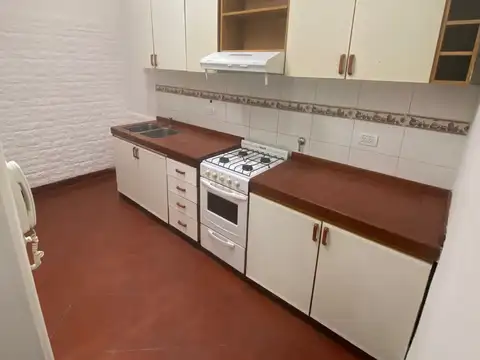 Depto Tipo Casa en Venta en Versalles, USD 115.000