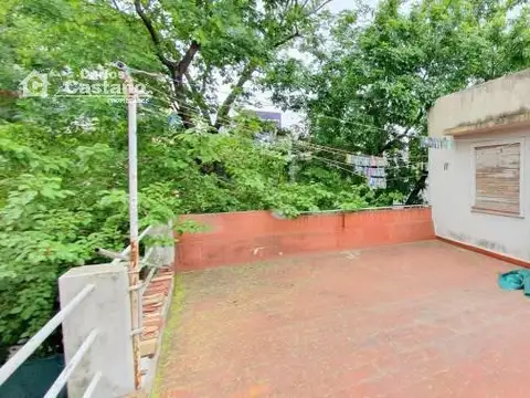 Casa 4 Amb. Ideal a Mejorar, a 1/c de Av. Maipu