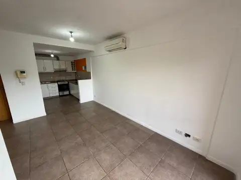 Departamento en Alquiler en Villa Ballester, $ 950.000