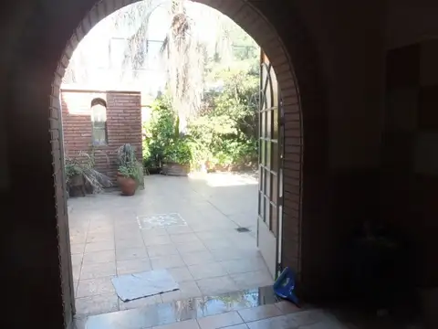 Casa 6 ambientes con 4 baños