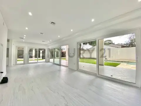 Casa 4 ambientes con 3 baños