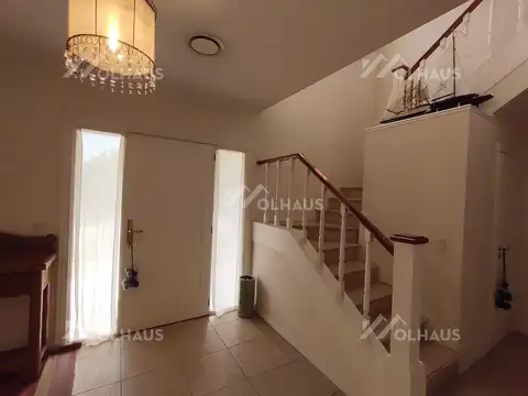 Casa 5 ambientes con 4 baños