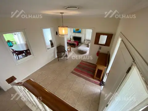 Casa en Alquiler con 2 cocheras