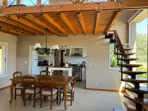 Venta impecable casa en Benquerencia