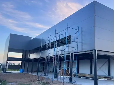 ALQUILER- Imponente Local a Estrenar en Don Mateo