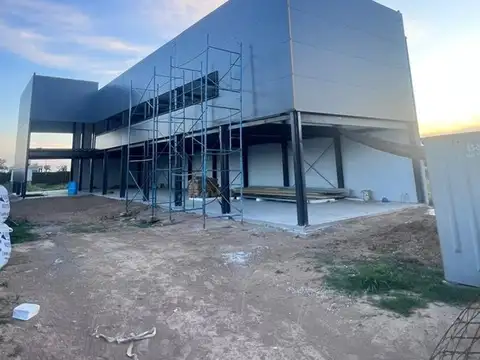 ALQUILER- Imponente Local a Estrenar en Don Mateo