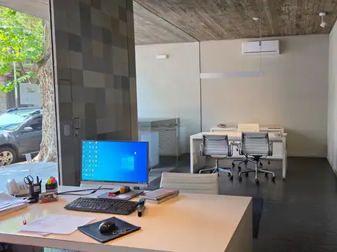 Oficina en Alquiler con 1 cochera