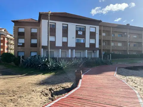 Departamento Monoambiente dividido - Vista lateral al mar