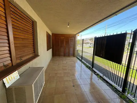 Casa 5 ambientes con 4 baños