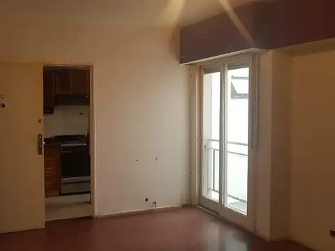 ALQUILO DEPARTAMENTO DE 2 AMBIENTES 40 m2 APROX. MUY LUMINOSO, COCINA SEPARADA, AMPLIO LIVING