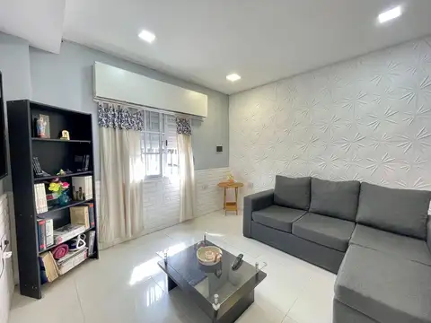 Depto Tipo Casa 6 ambientes con 2 baños