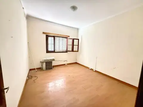 Casa 6 ambientes con 2 baños