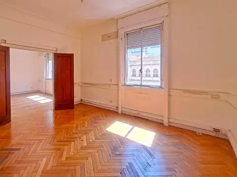 Oficina en esquina Av. Córdoba y Libertad - EN ALQUILER