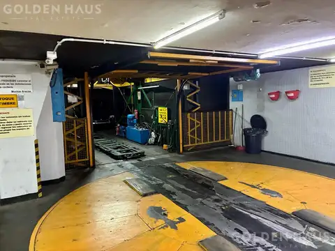 Cochera en Av. Corrientes y Uruguay