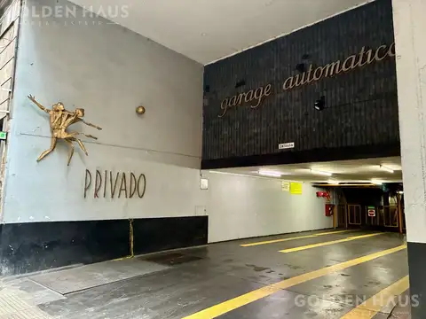 Cochera en Av. Corrientes y Uruguay