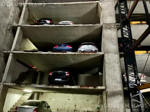 Cochera en Av. Corrientes y Uruguay