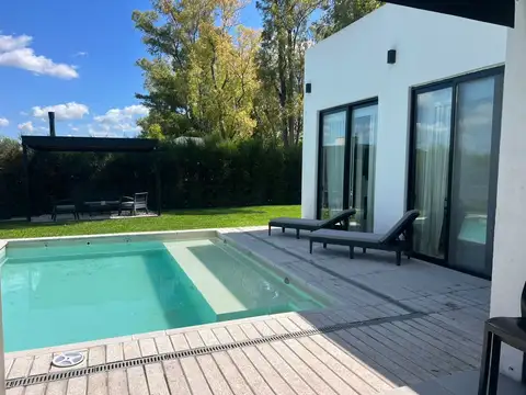 Casa en Venta en Pilar del Este - Santa Lucia, USD 249.000