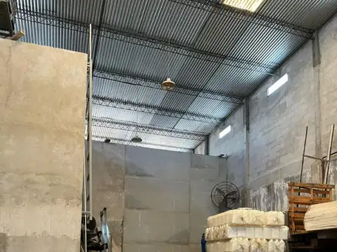 Excelente Galpon S/lote 8,66x26, en 2 plantas, 504m2 cubiertos, con oficinas 