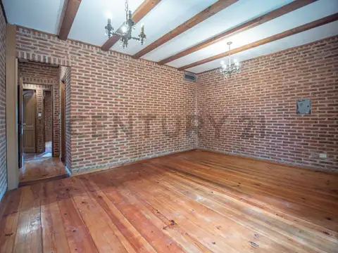 Casa en Alquiler con 2 cocheras