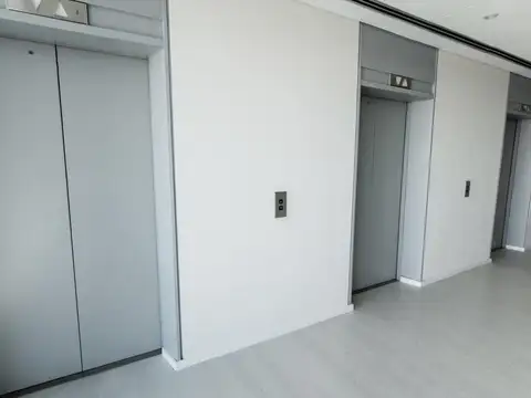 Oficina en Alquiler con 10 cocheras