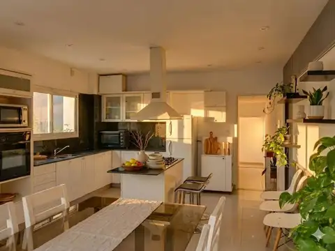 VENTA PH al frente con cochera en Tolosa