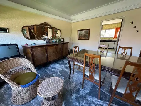 IMPORTANTE CHALET DE 5 AMBIENTES A 1 CUADRA DEL MAR EN PUNTA MOGOTES CON VISTA !