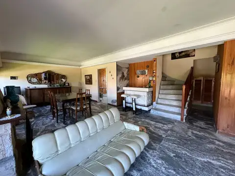 Casa 5 ambientes con 3 baños