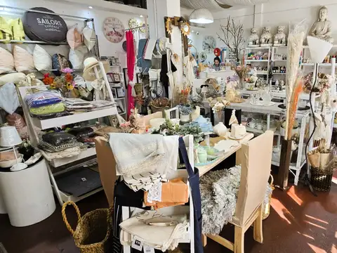 Local en Venta 49 años