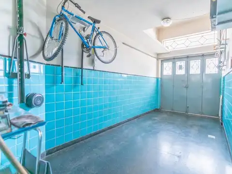 Casa 6 ambientes con 2 baños