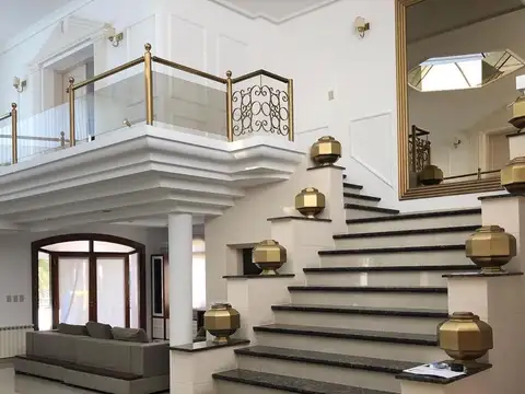 Casa 4 ambientes con 5 baños