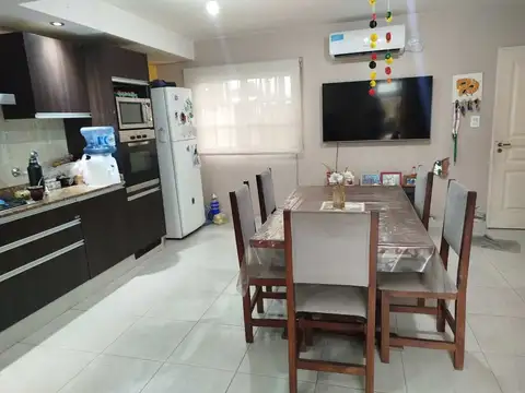 Casa en Venta con 3 cocheras