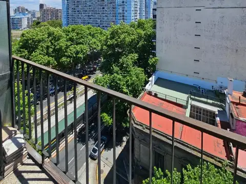 VENTA 2 ambientes al frente electrico en La boca.