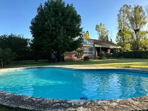 Casa 44 ambientes con 2 baños