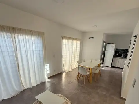 Depto Tipo Casa en Alquiler de 2 dormitorios
